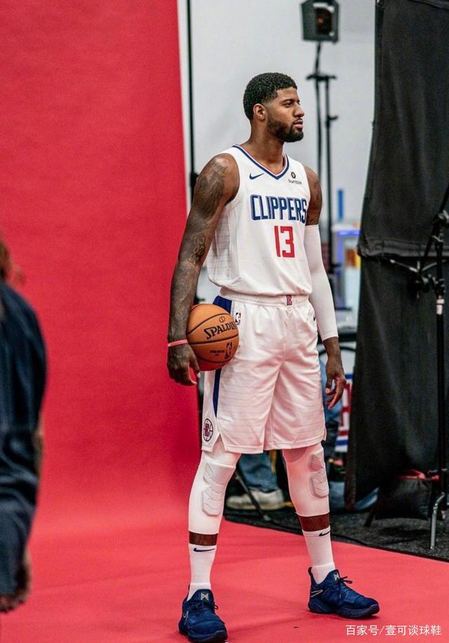 什么情况？西海岸男女足分别被处以转会禁令，但FIFA网站又说只适用于女足（信息矛盾？西海岸男女足遭转会禁令，FIFA官网却称仅针对女足）