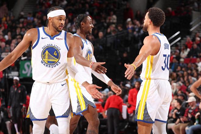 约基奇单节7中7怒砍19分，掘金单节轰下40分（约基奇单节7投全中砍下19分，掘金一节轰出40分）