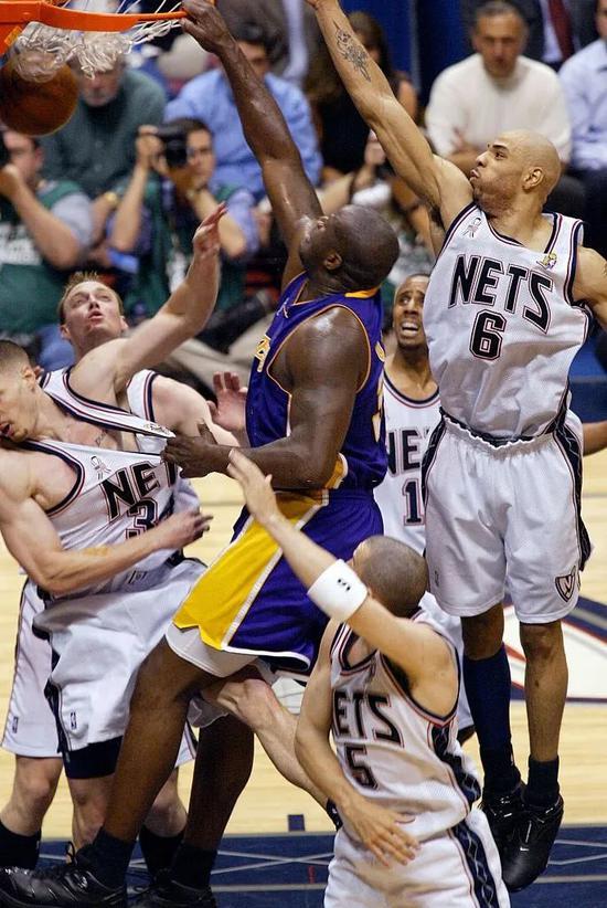 罗马诺：皇马球员们力挺阿隆索，高层愿再给他时间进行打磨（罗马诺：皇马队内力挺阿隆索，高层倾向继续给他时间打磨）