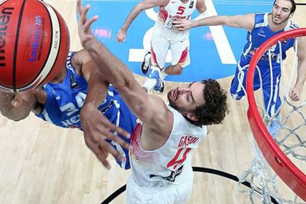 和黄潜方面起冲突，阿德耶米：我认为双方有互相挑衅的行为（与黄潜爆发冲突，阿德耶米：双方都有挑衅行为）