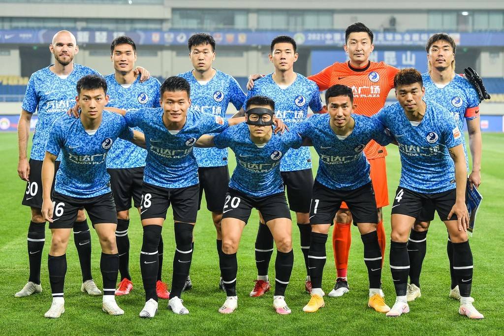 热议U22男足输越南：五后卫+偏哨都输了，非要国际日去忙全运