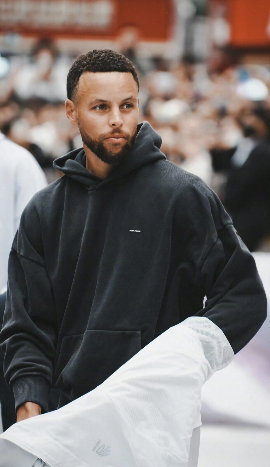 半场战报：皇家奥维耶多0-0奥萨苏纳（半场战况：皇家奥维耶多与奥萨苏纳0-0暂时握手言和）