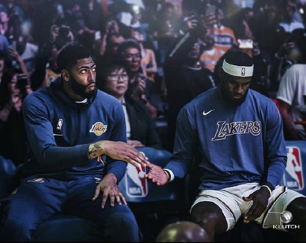 西甲半场：纳瓦罗、N.威廉姆斯建功，毕尔巴鄂2-0莱万特（西甲半场战报：毕尔巴鄂2-0领先莱万特，纳瓦罗与N.威廉姆斯破门）